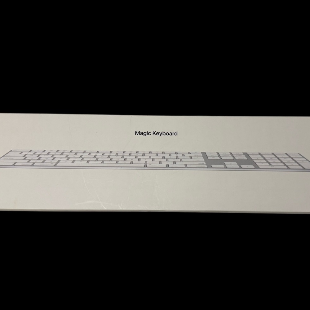 Apple Magic Keyboard with Numeric Keypad - White